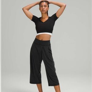 GREAT CONDITION Lululemon Wide-Leg High Rise Crop 19" (6)